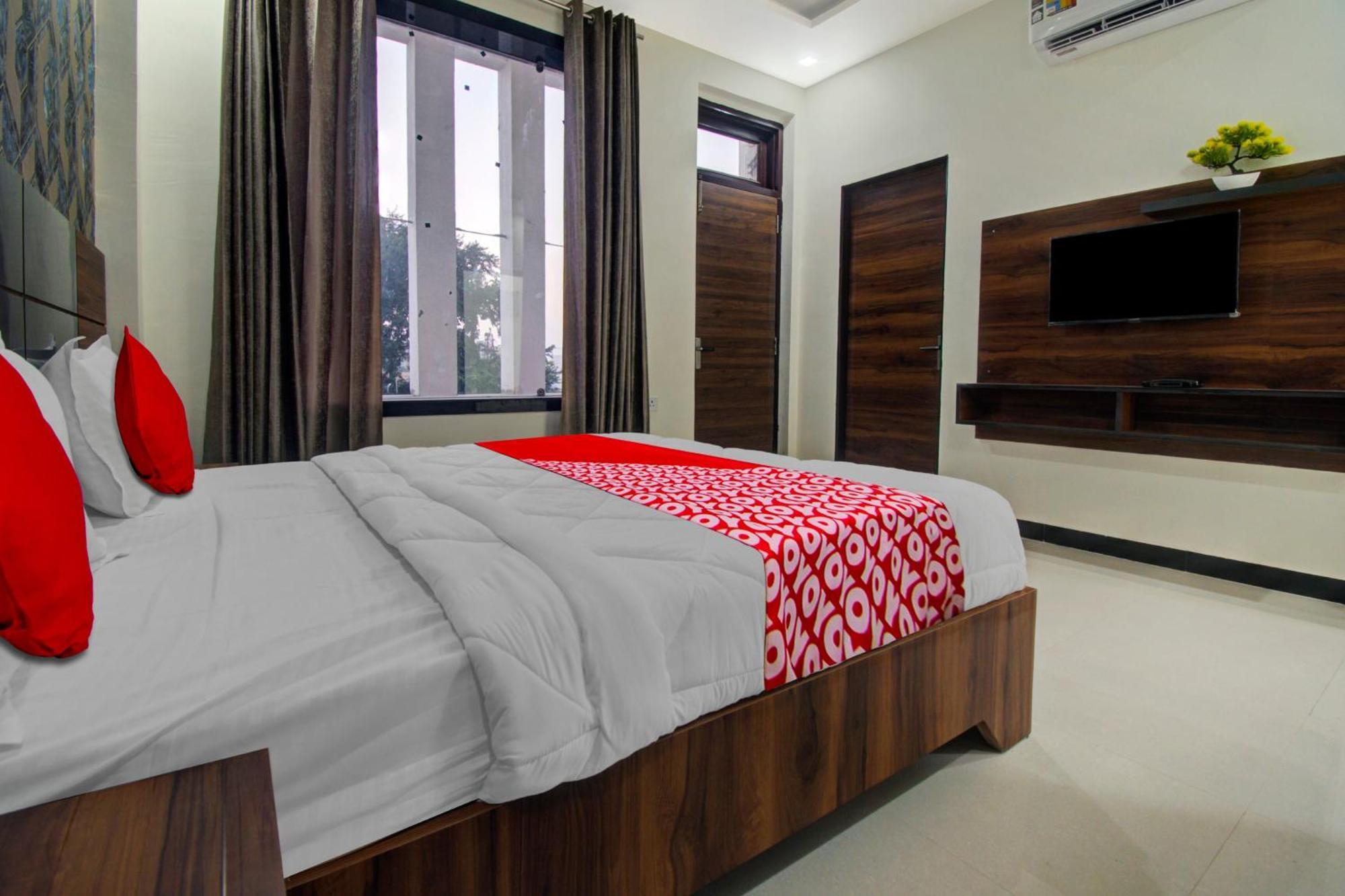 Hotel O Om Palace Dzsaipur Kültér fotó